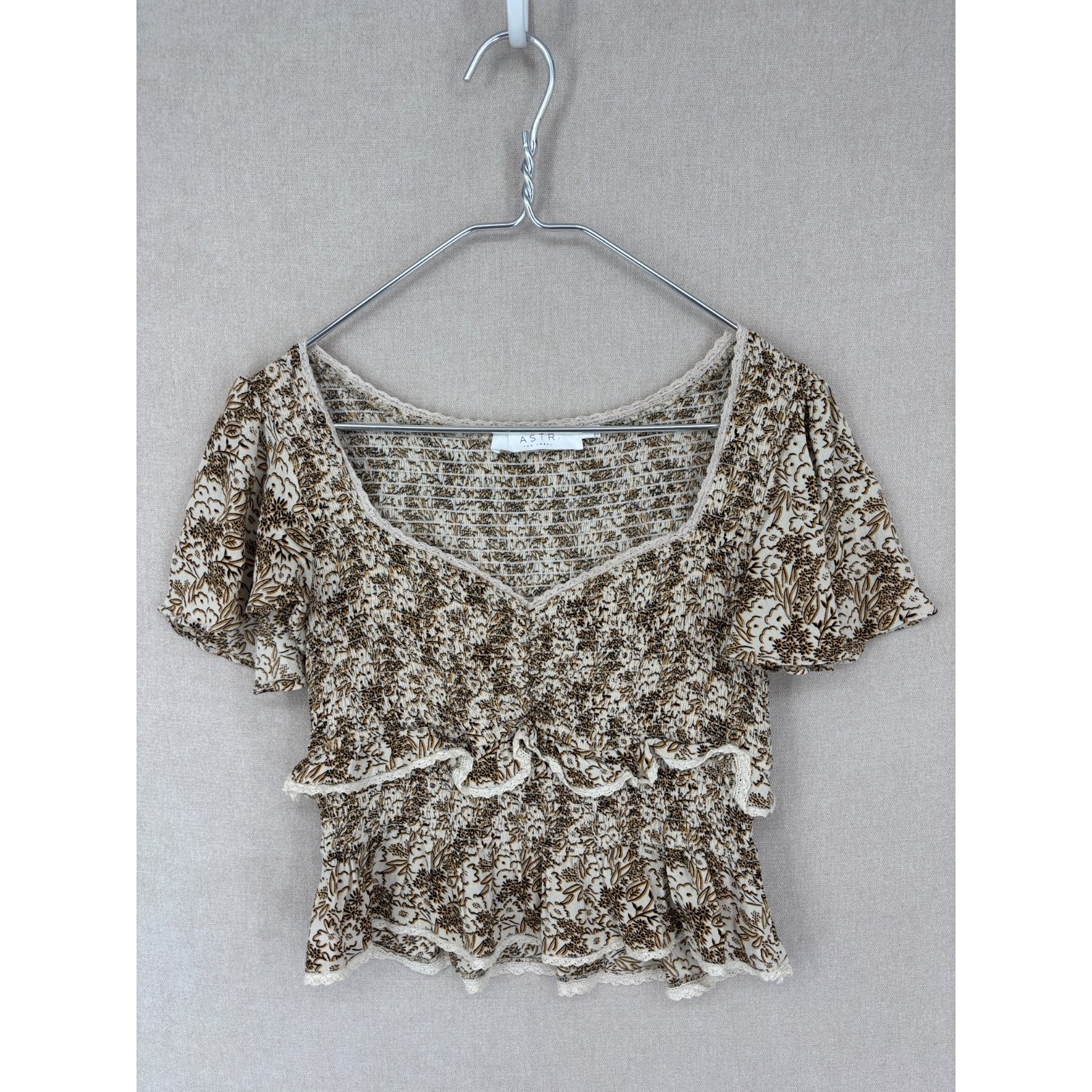 Astr The Label Blouse L Brown Floral Smocked Cropped Ruffle Lace Trim